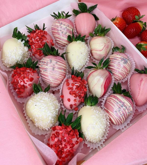 Chocolate covered strawberries box Miami