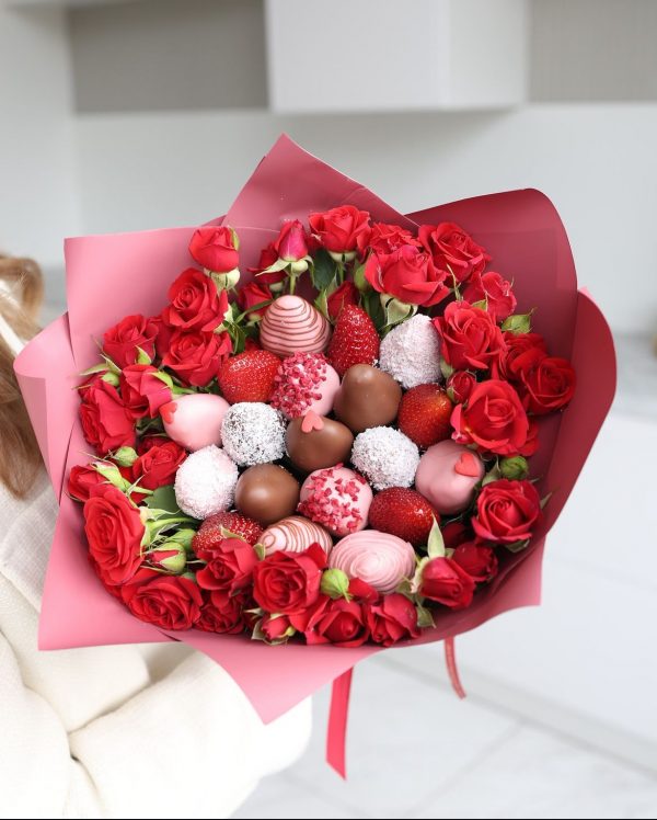 Chocolate covered strawberries bouquet