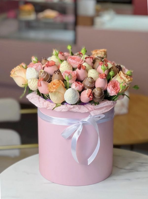 Chocolate Covered Strawberries with Roses Bouquet in a Box
