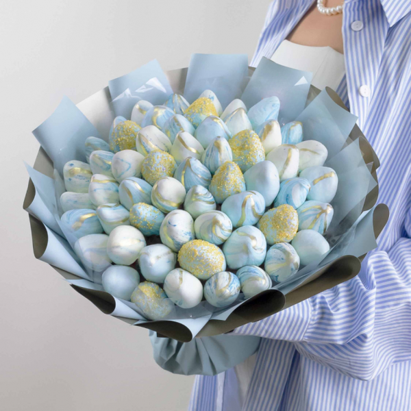 Ocean Heart Bouquet with Chocolate Covered Strawberries