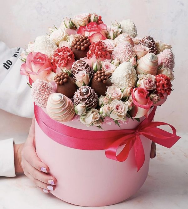 Graceful Sweetness Bouquet with Chocolate Covered Strawberries and Roses in Hat Box