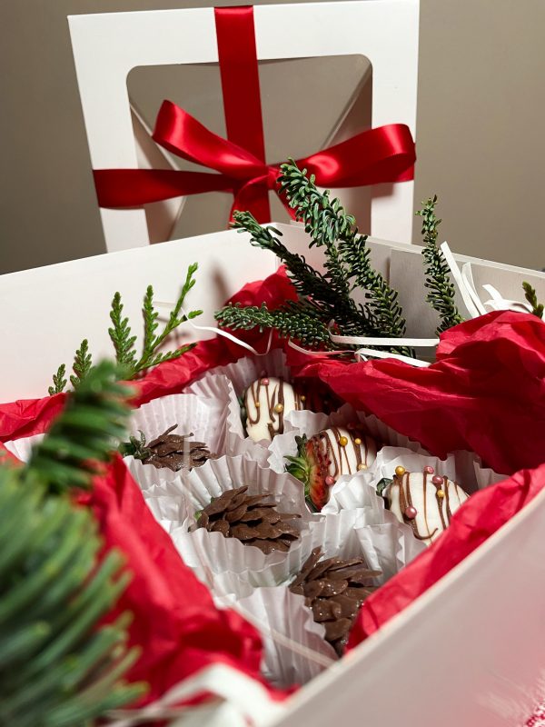 Christmas Symphony box with Chocolate Covered Strawberries - Image 2