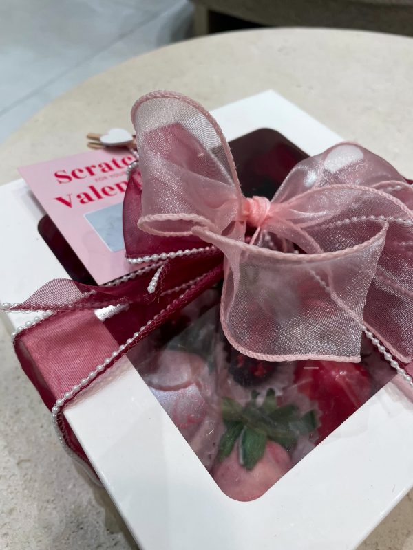 Heart to Heart gift box with Chocolate-covered Strawberries - Image 5