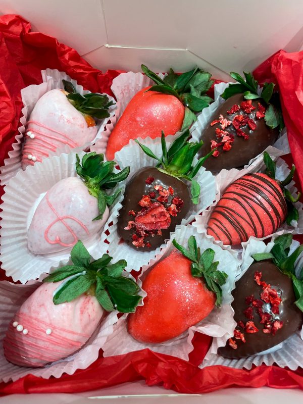 Heart to Heart gift box with Chocolate-covered Strawberries - Image 4