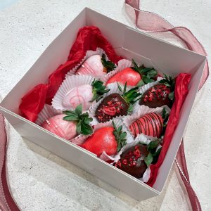 Heart to Heart gift box with Chocolate-covered Strawberries